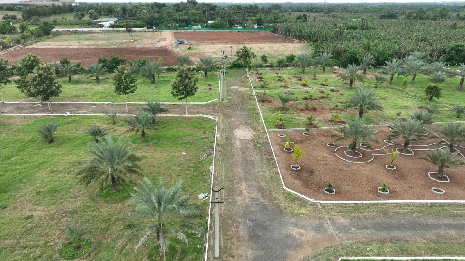 Land for sale in Kanurpudur, Coimbatore - gated entry and internal road layout